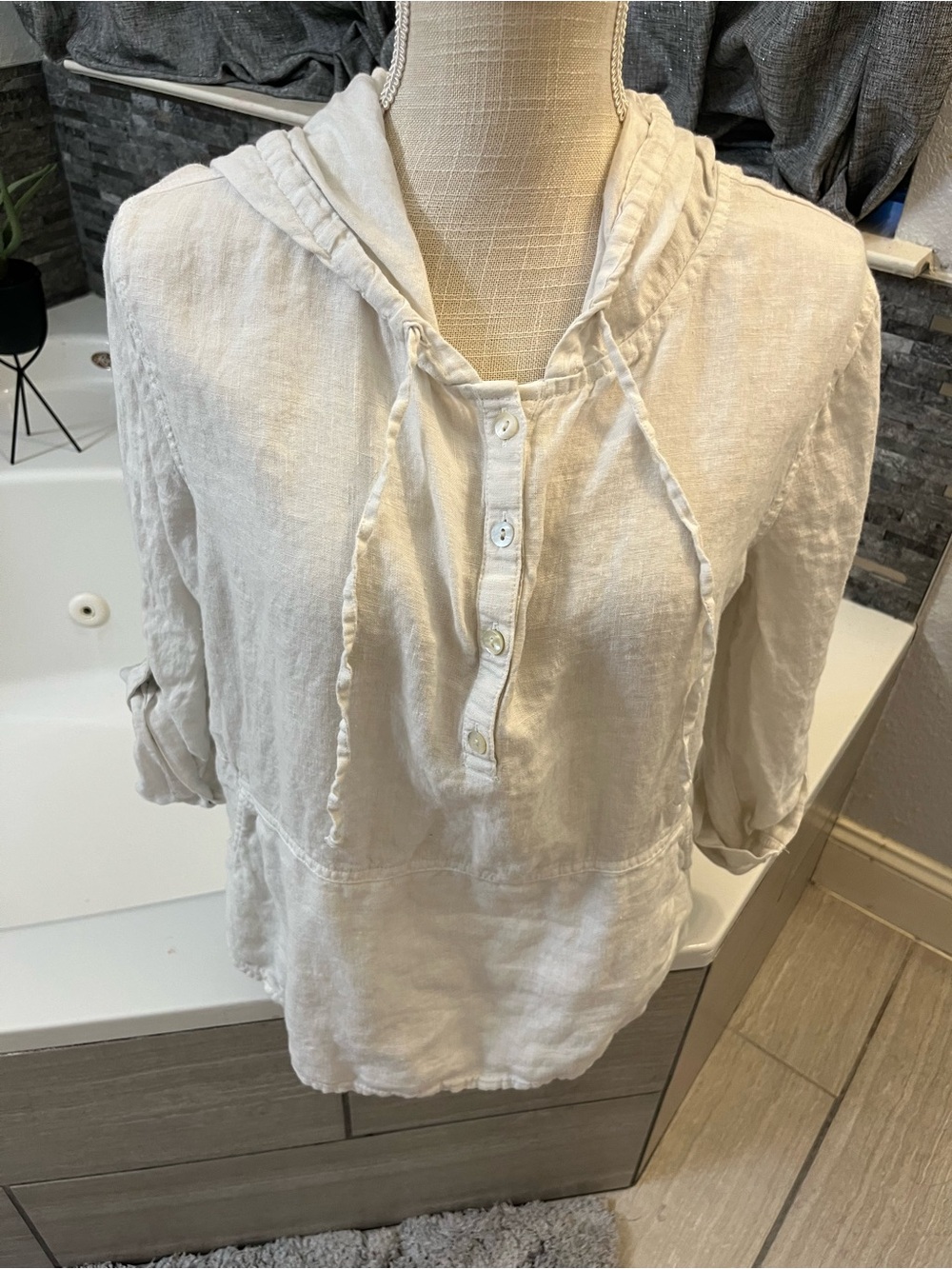 Tahari Women's Cream Hooded Button-Front Tunic women’s medium - Picture 2 of 5